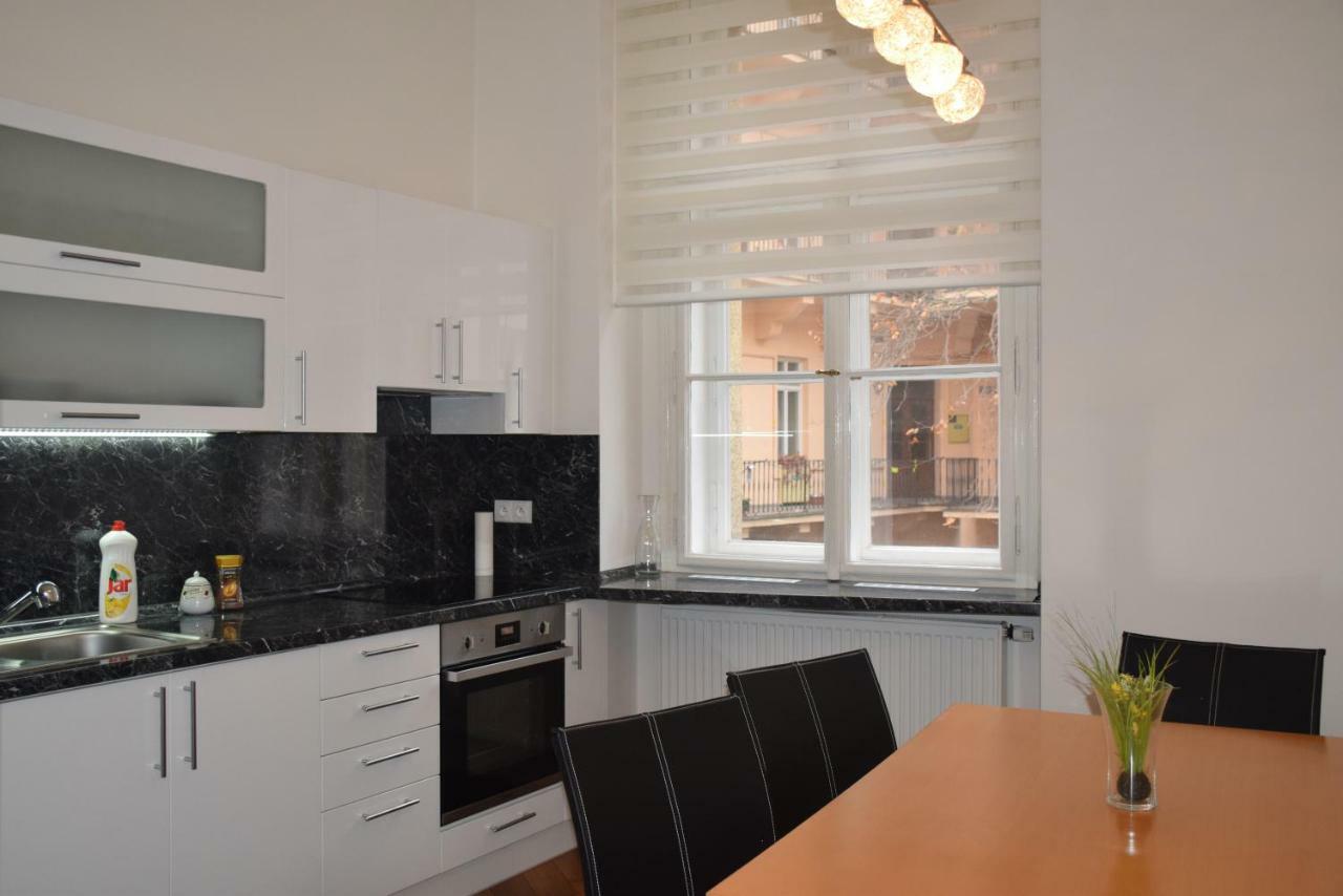 Tiva Downtown Apartments Prag Exteriör bild